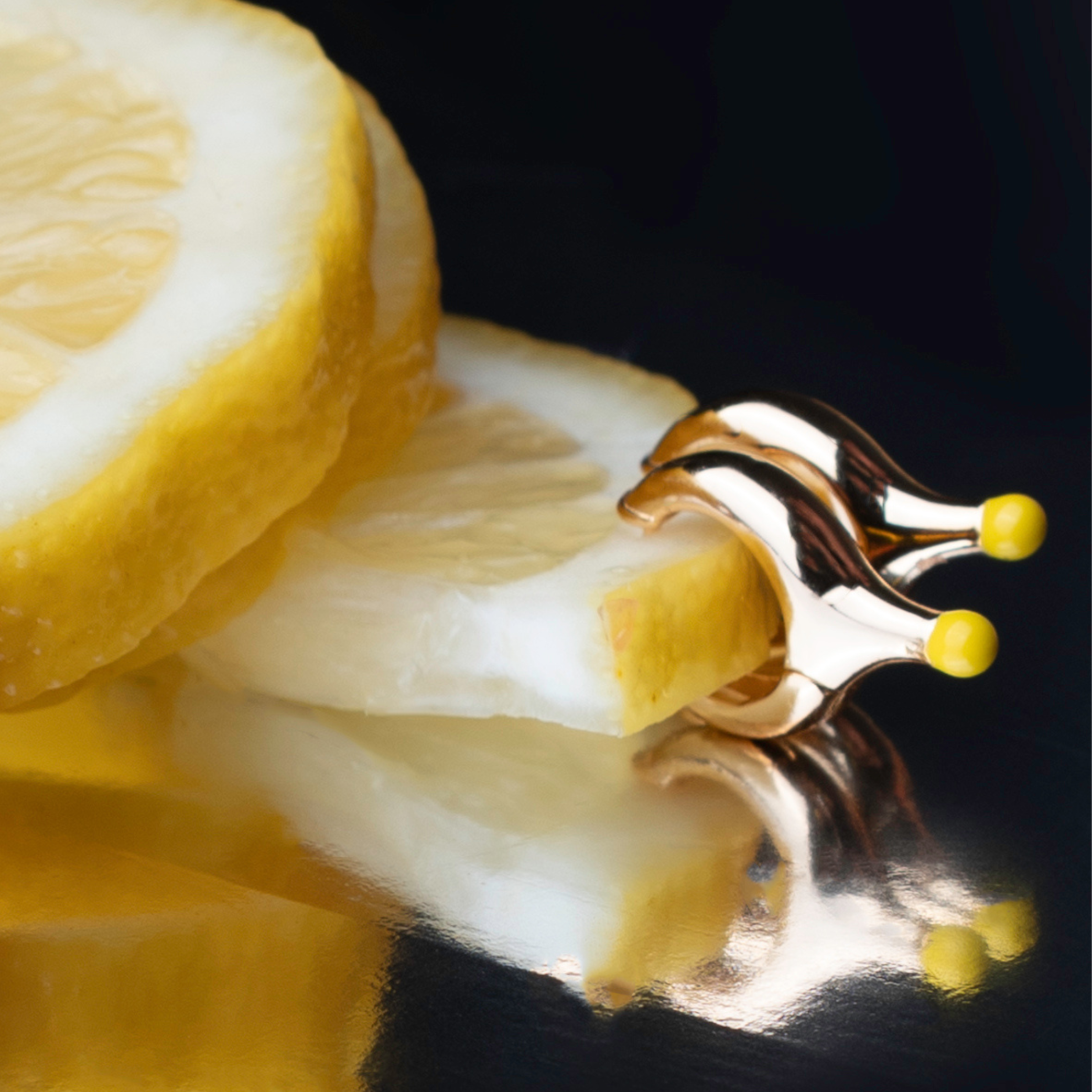 Orecchino sfera smaltata Gialla