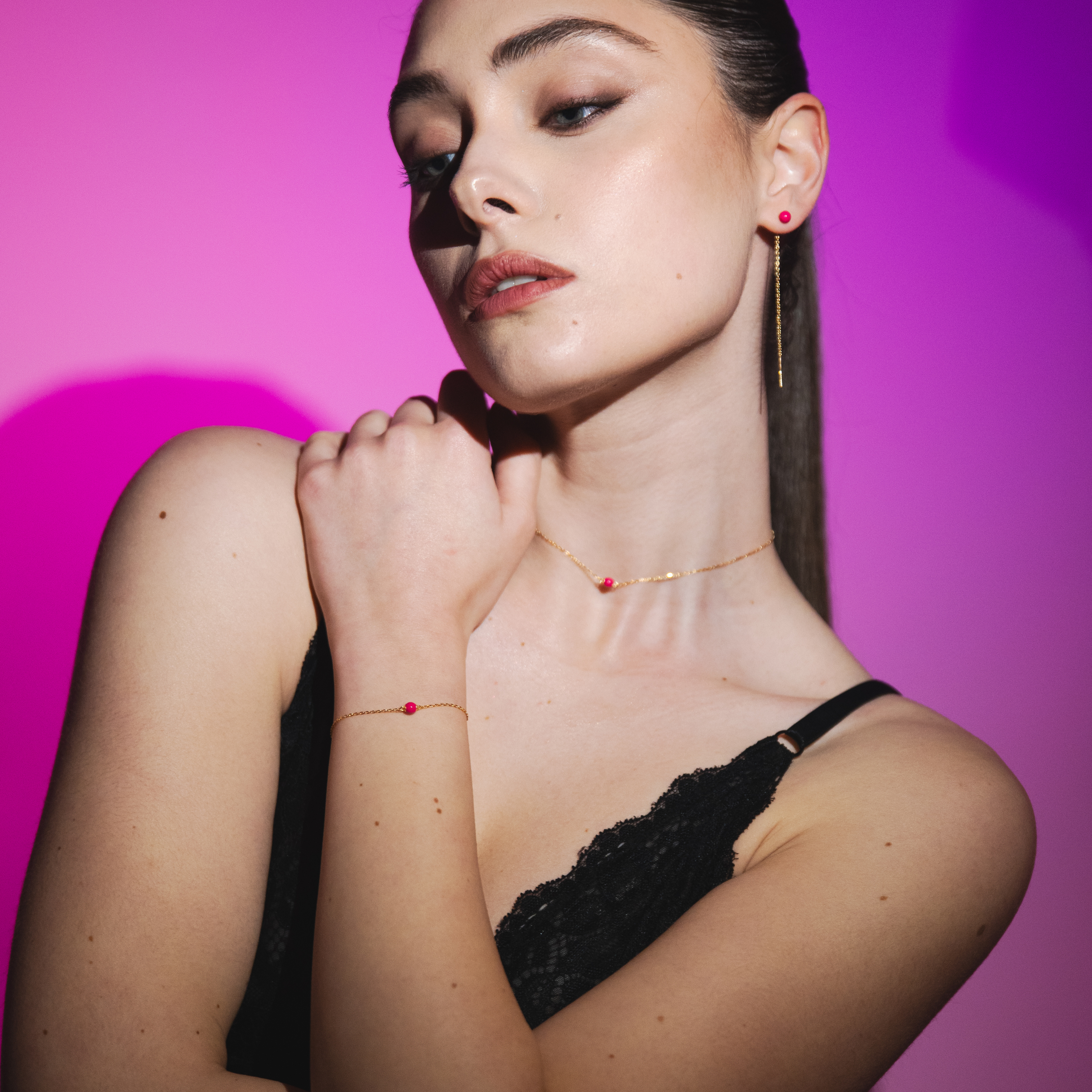 Orecchino ago e filo Rosa