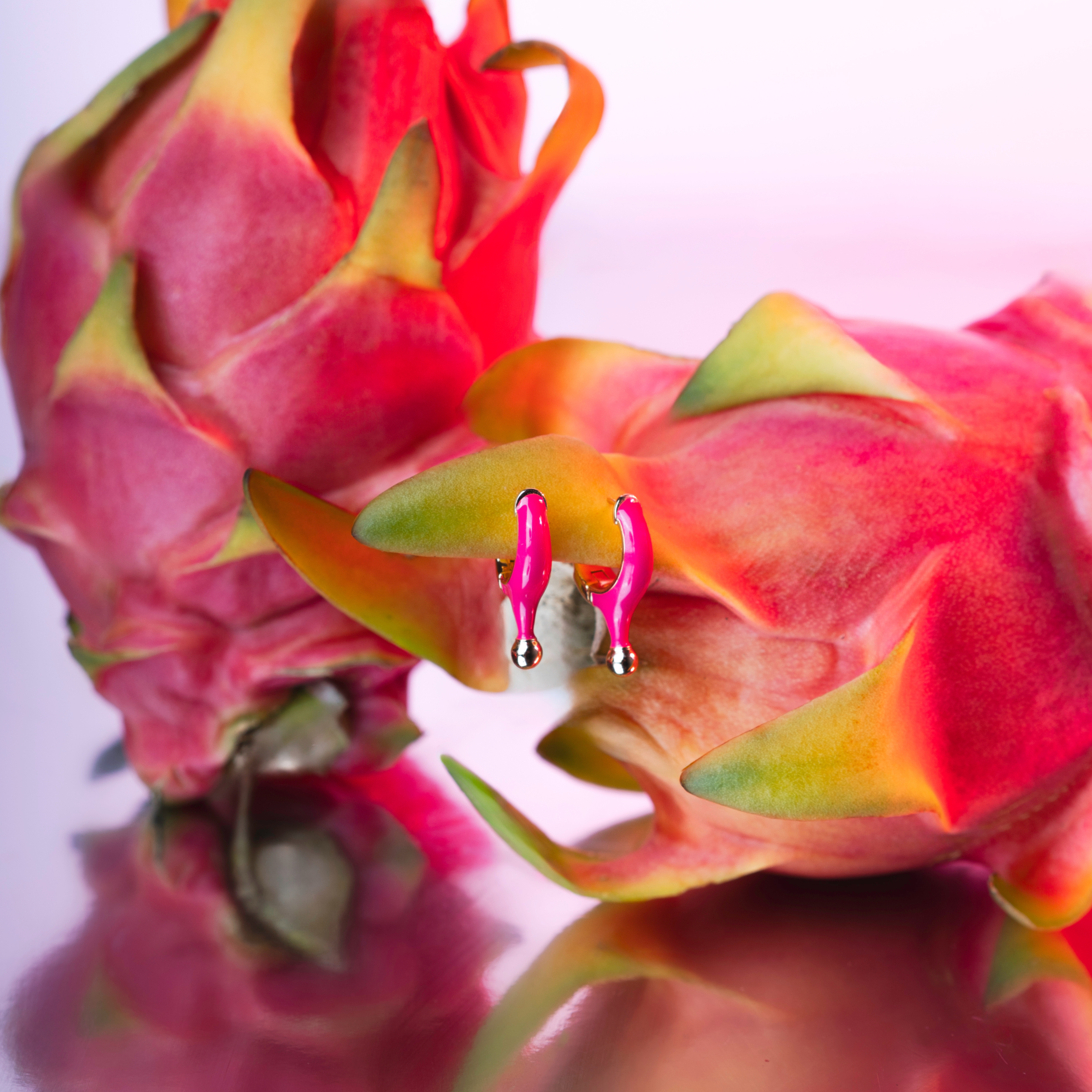Orecchino gambo smaltato Rosa