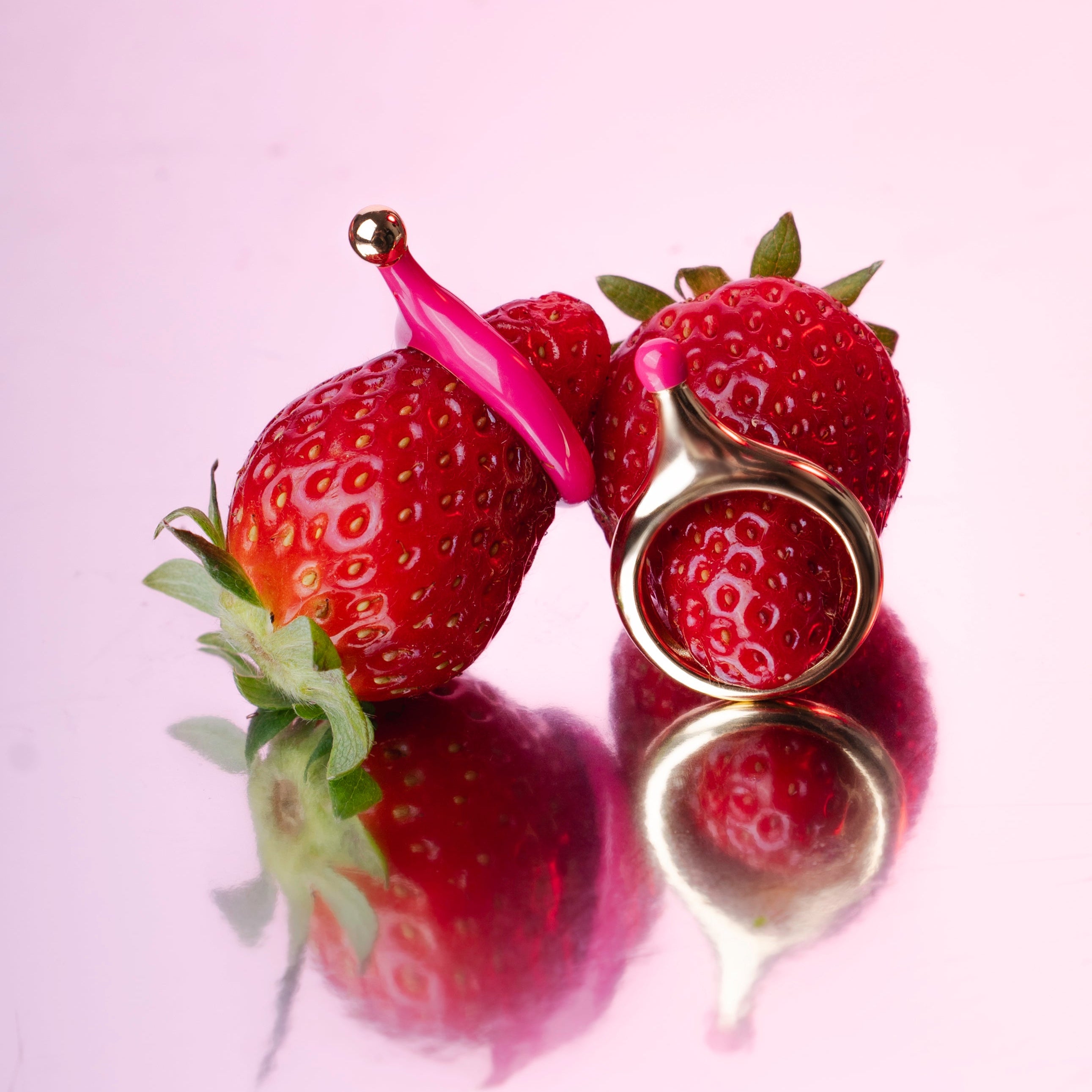 Anello sfera smaltata Rosa