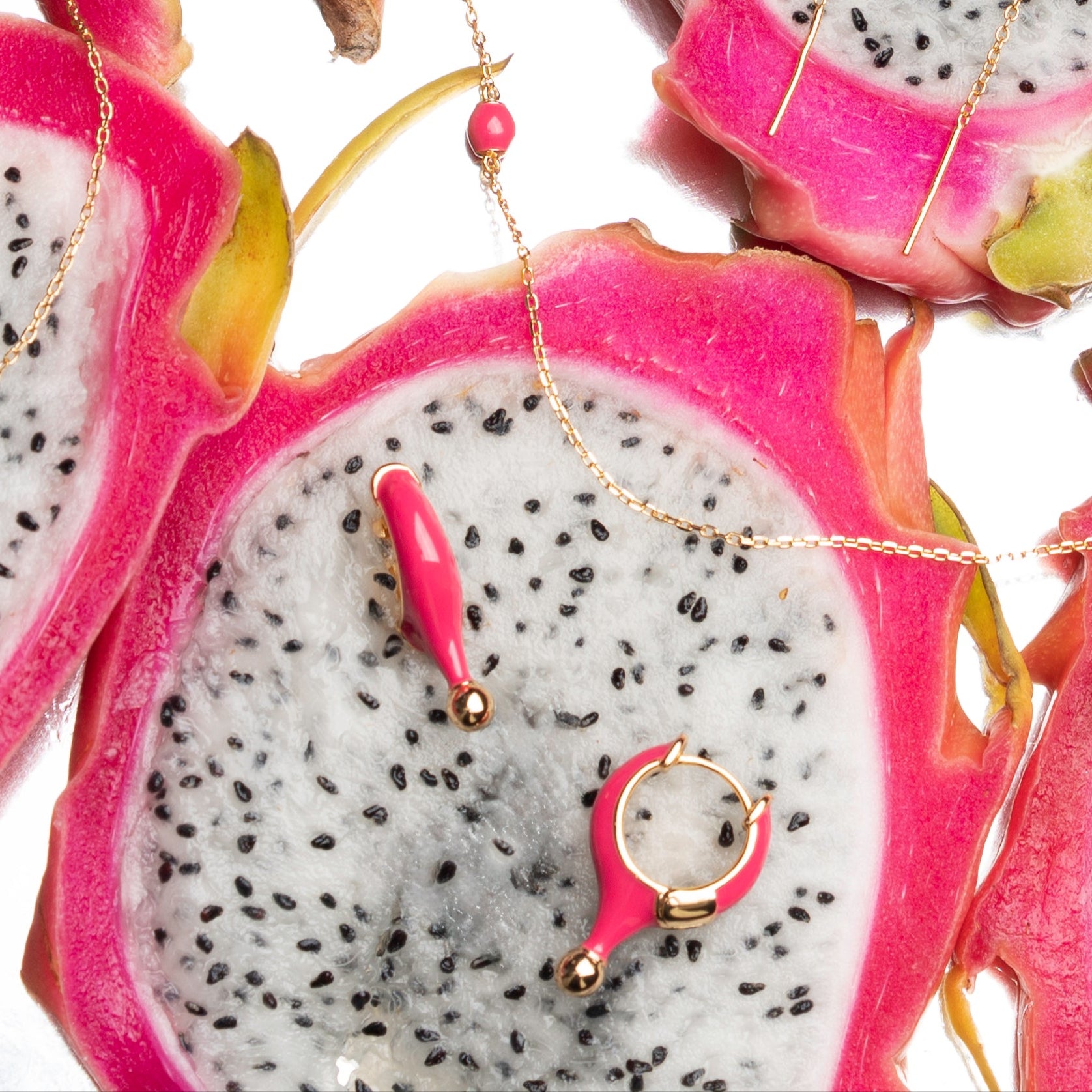 Orecchino gambo smaltato Rosa
