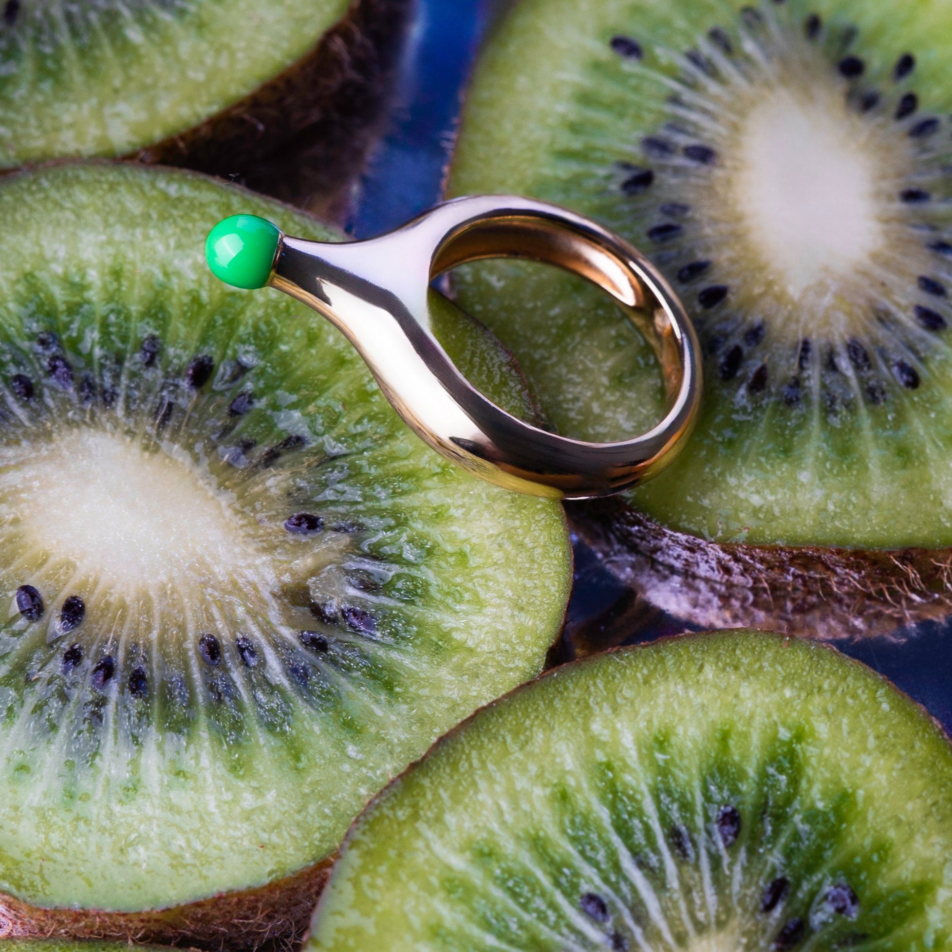 Anello sfera smaltata Verde